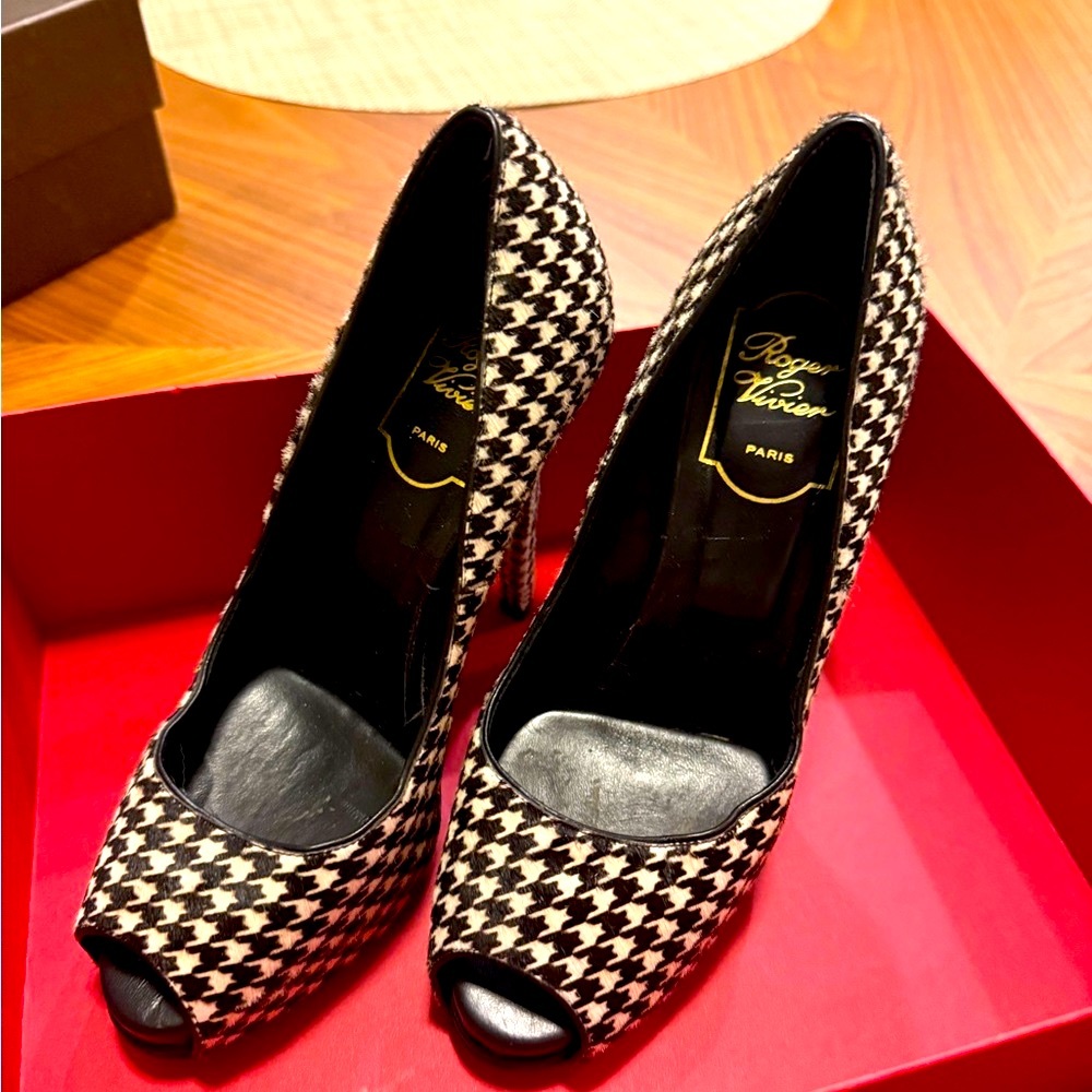 Roger Vivier Houndstooth Calf Hair Black / White Heels
